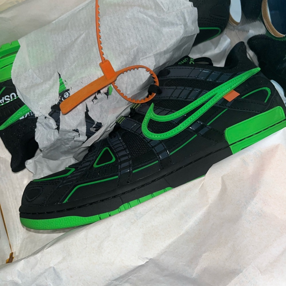 Off-White x Air Rubber Dunk “Green Strike” .. 9.5